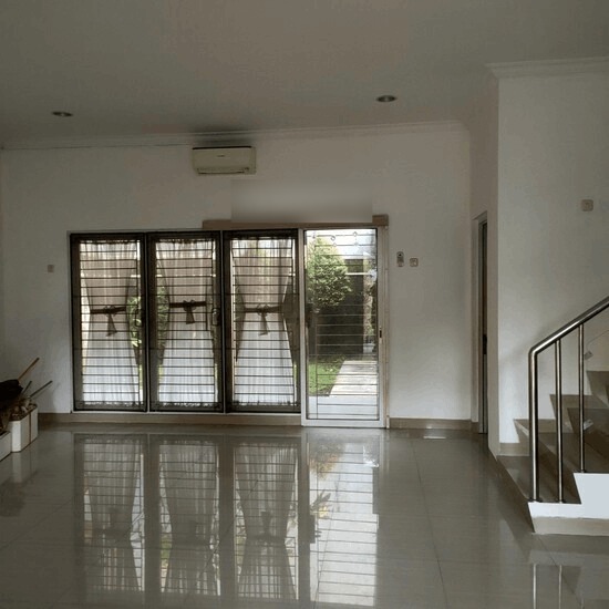 Disewakan Rumah Di Taman Beverly Lippo Cikarang